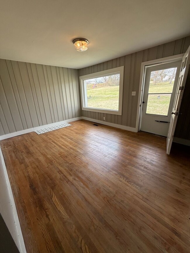 Photo - ***COMING SOON*** Charming 3 Bedroom 1 Bath home convenient to Middlebrook Pike in the West View ...