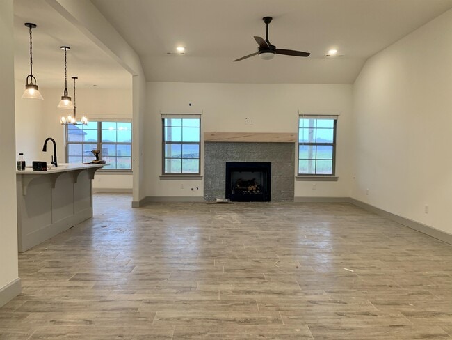 Photo - 1100 Tracey Ln