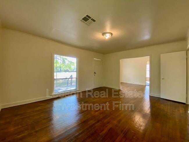 Photo - 3050 Boone St