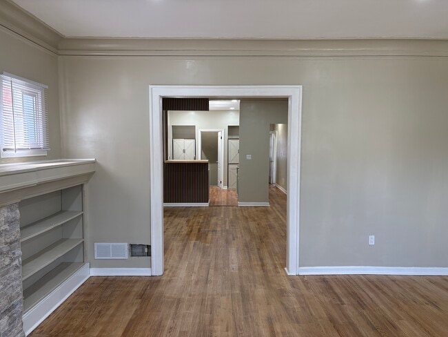 Photo - 2536 Calvert St