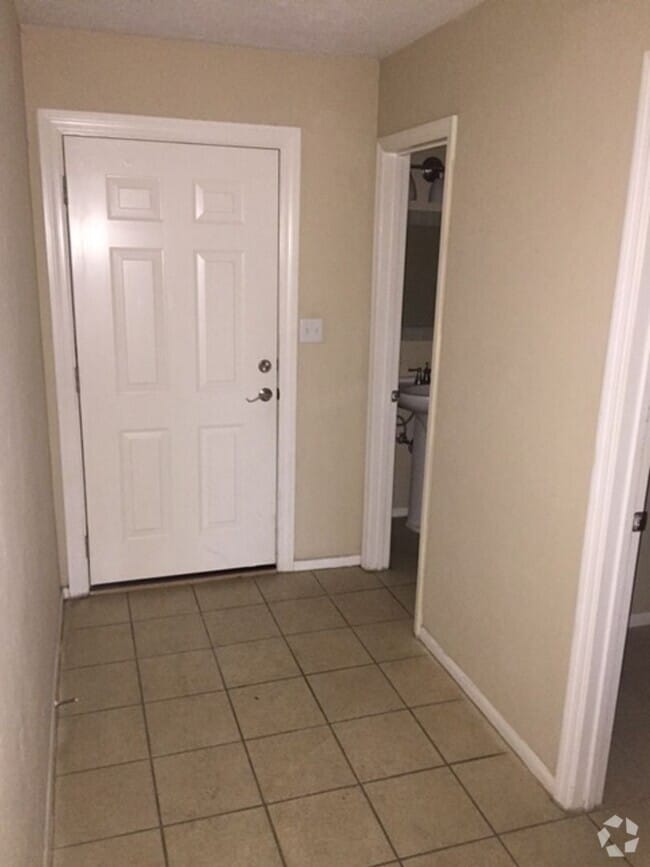 Building Photo - Call today and move in quickly before its ... Rental