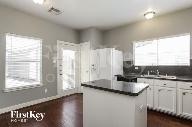 Photo - 419 Laurel Sage Dr