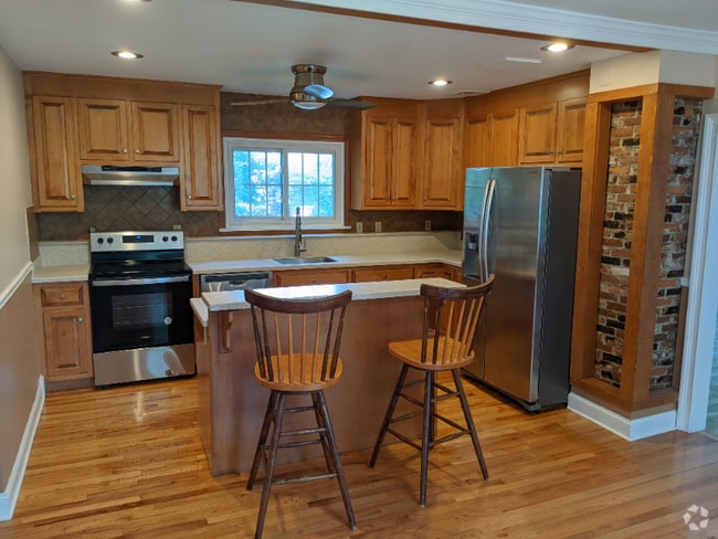 Building Photo - 57 Wachusett St Rental