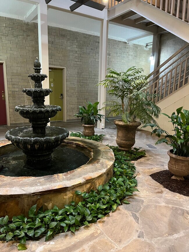 Photo - 619 King St Unit 402