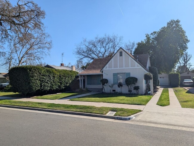 Building Photo - Taylor Wheeler built Fresno High Area home offering wonderful amenities + separate 1 bedroom suite.