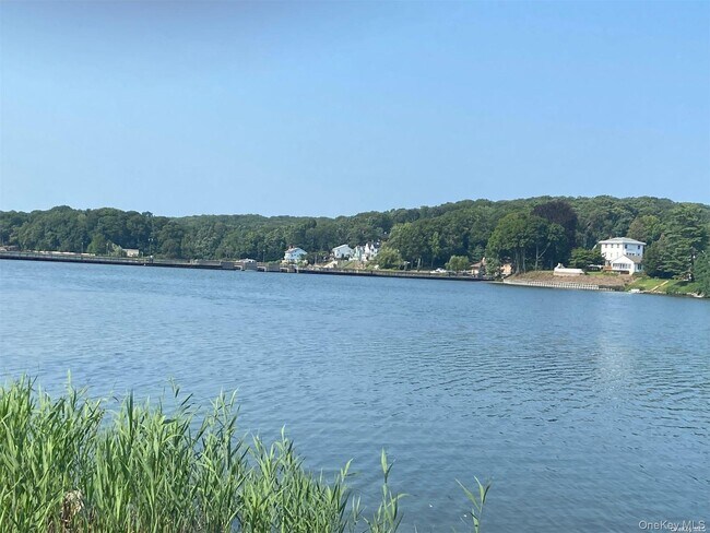 Photo - 51 Centershore Rd