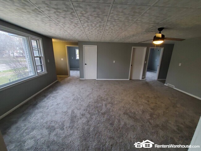 Photo - 111 Douglas Ave W