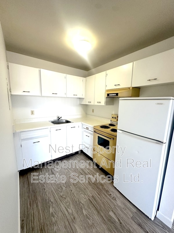 Photo - 776 Vaughan St