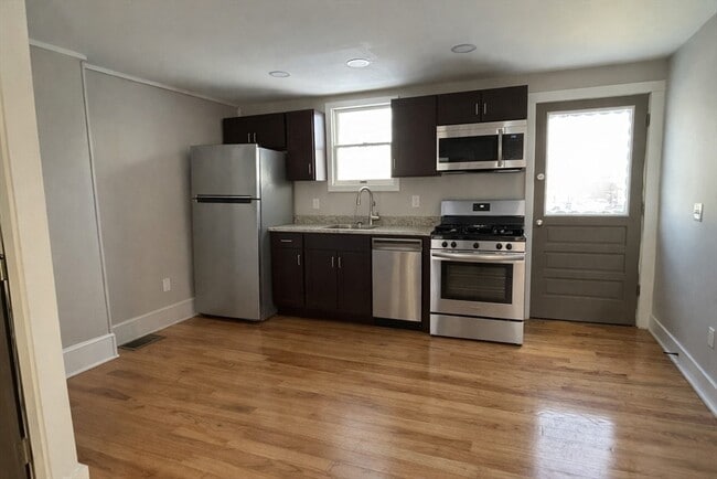 Building Photo - 13 Hampden St