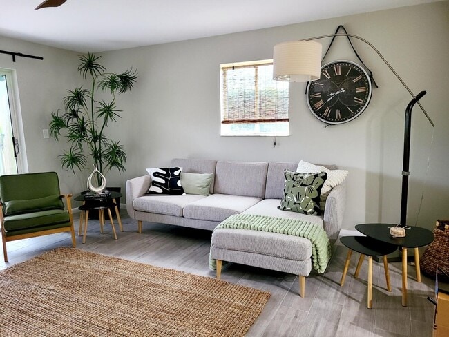Photo - 690 SE 23rd Ave