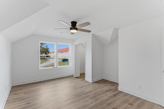 Photo - 2303 Parkview Ave