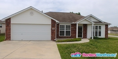 Building Photo - 3 Bedroom / 2 Bathroom Ranch Home in Raymo...