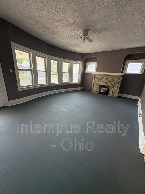 942 Eddy Rd