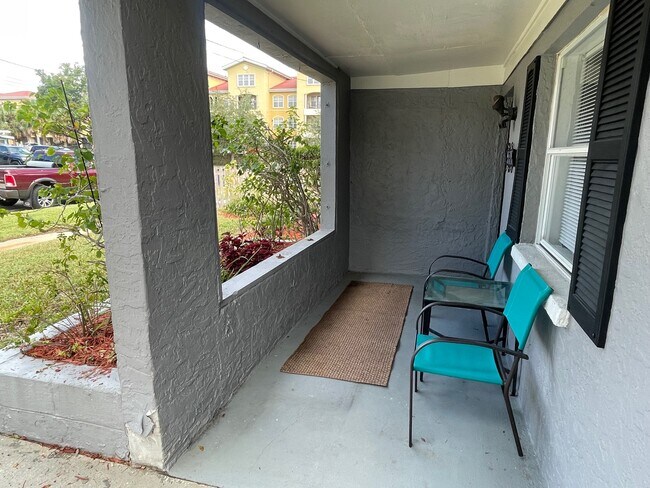 porche delantero - 6604 S Mascotte St