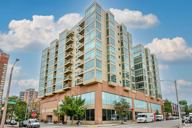 Building Photo - 1550 E Royall Pl Unit 708 Rental