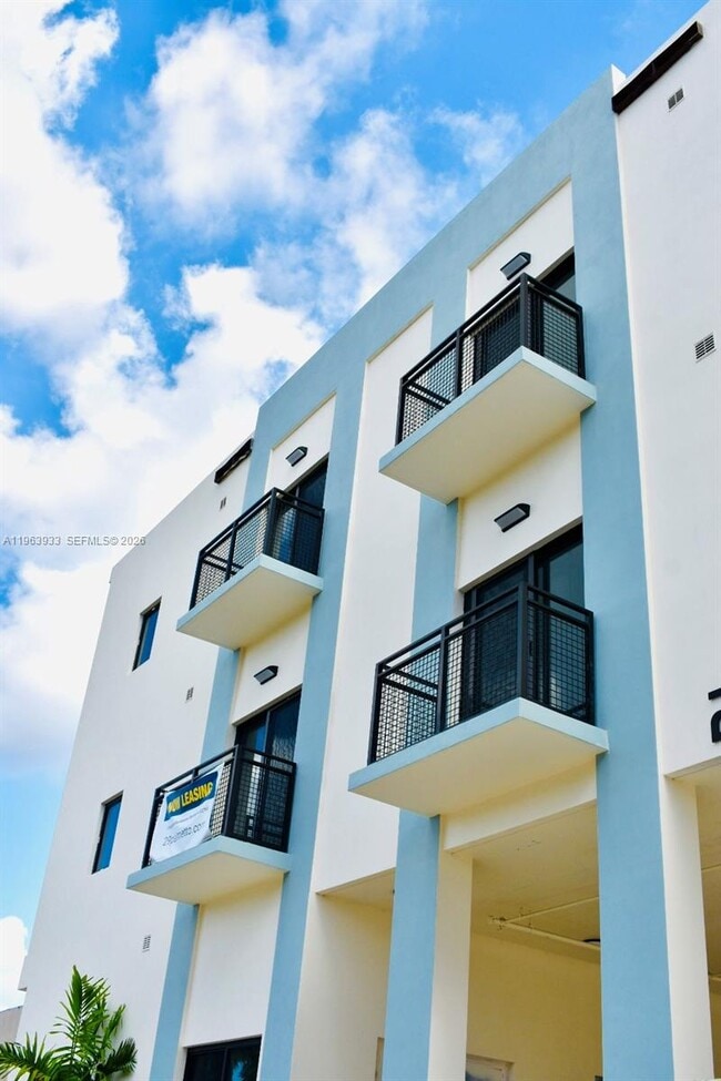 Building Photo - 29 Palmetto Dr Unit 7