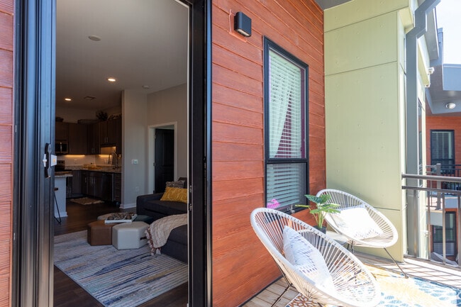 2BR,2BA,-The New Hampshire