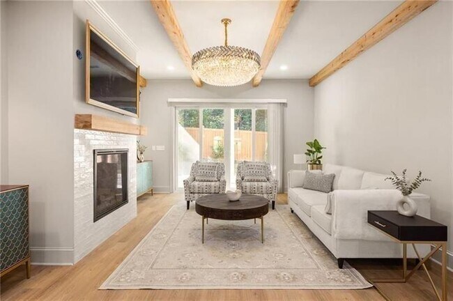 Photo - 722 Lakeview Ave NE