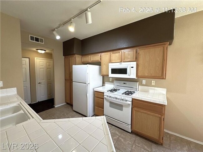 Photo - 1ST FLOOR UNIT IN POPULAR SILVERADO RANCH COMMUNITY!