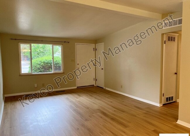 Photo - 711 W Prospect Rd
