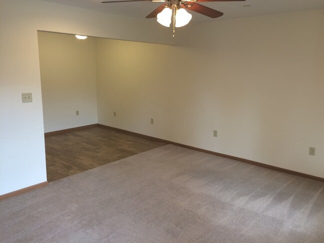 Photo - Jeanette Apartments