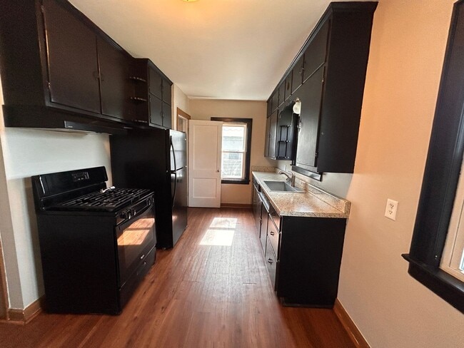 Photo - 3 bedroom, 1 bath in Rock island