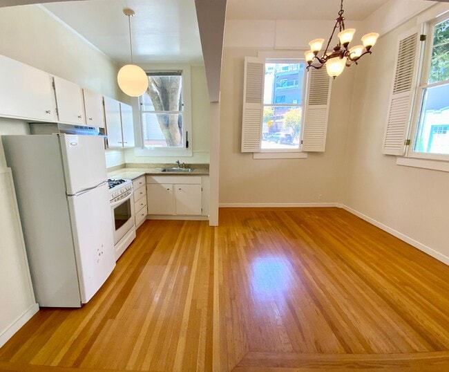 Building Photo - 1BR W/ Large Private Basement Space! HARDWOOD! LAUNDRY ON-SITE! Unit 253 Corbett Ave.