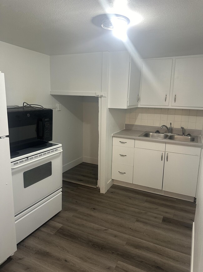 Photo - 2220 6th Ave