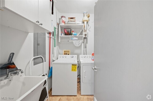 Building Photo - 701 W Lakeside Ave Unit 601 Rental