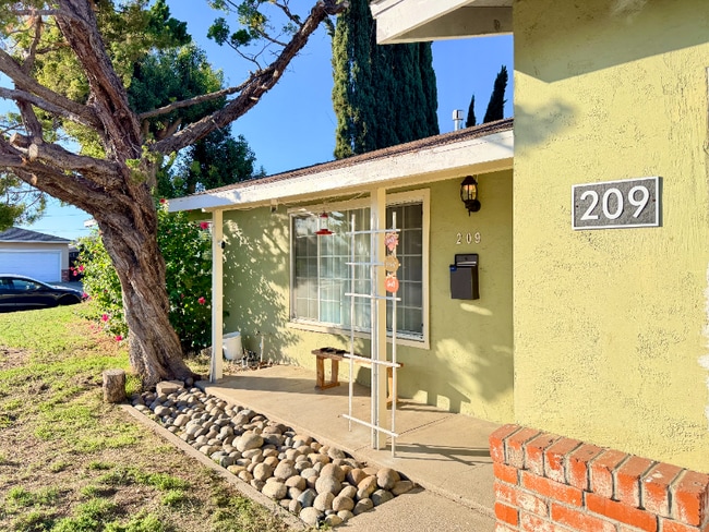 Photo - 209 Grant Ct Casa