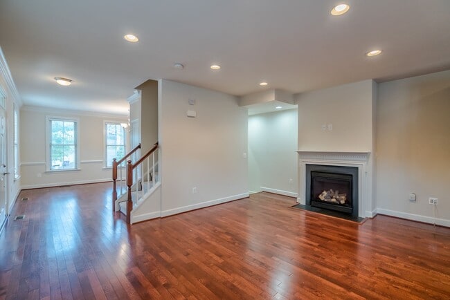 Photo - Gorgeous And Upgraded 2 Bedroom 3.5 Bathroom End Unit Townhome In Popular Shirlington Crest