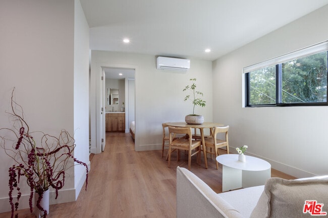 Photo - 859 N Mansfield Ave Unit 6902