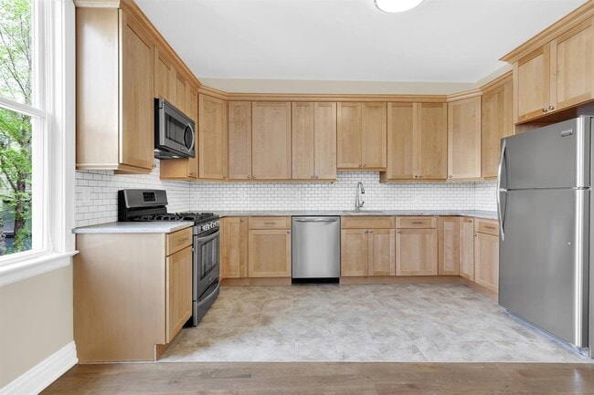 Building Photo - 80 FULTON St Unit 2 Rental