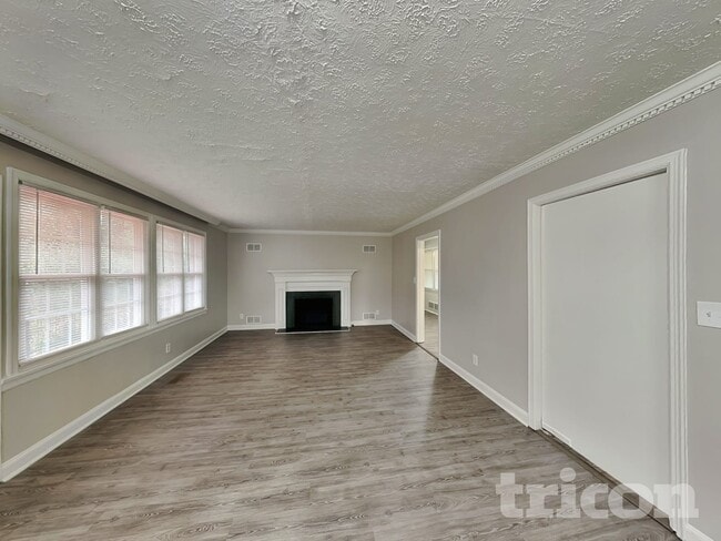 Photo - 1122 Paramount Cir