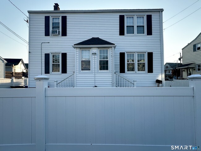 Photo - 339 Thompson St