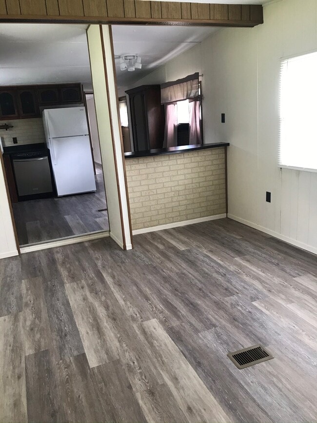 Photo - 208 Bee Ridge Rd