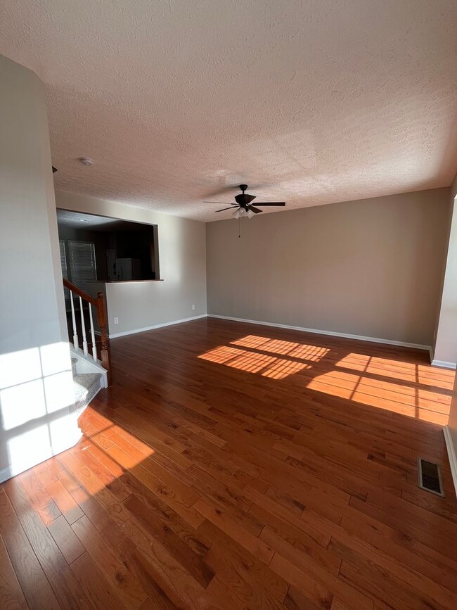 Photo - 2 Bedroom/ 2.5 Bath Townhome with 1 Car Garage, Laminate Floors, Minutes to Bellevue and Nashvill...