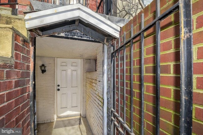 Building Photo - 2721 Ontario Rd NW