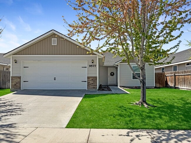 Building Photo - Furnished 3 Bed, 2 Bath Home in Southwest Boise – Stylish, Dog-Friendly, and Move-In Ready!