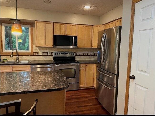 Photo - 1657 Helena Rd N