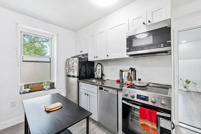 Photo - 300 S 41st St