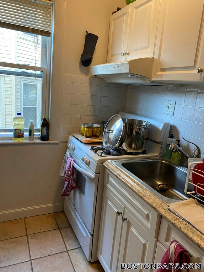 Photo - 69 Raymond Ave Unidad 1R