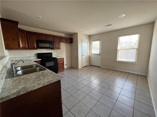 Photo - 105 E Southpointe Ave