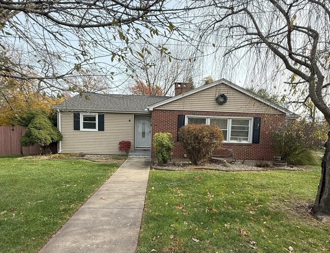 Building Photo - 6 Wells Farm Dr