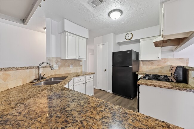 Photo - 22022 Kenlake Dr