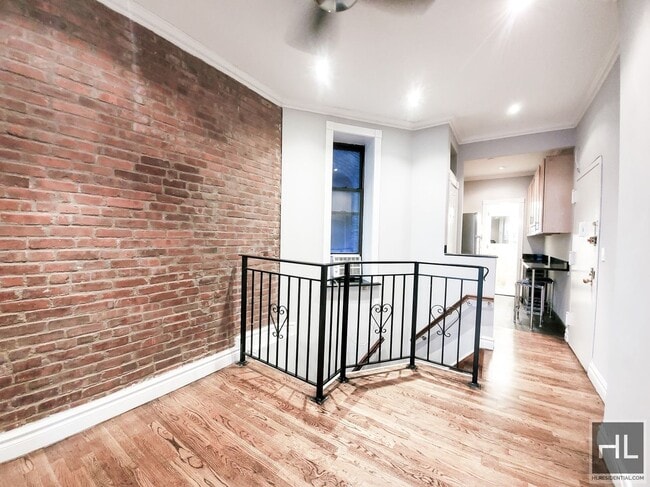 Building Photo - Barrow Street Unit 1B