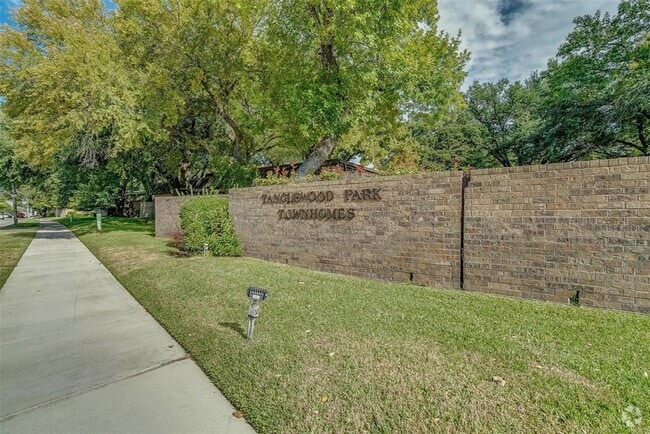 Building Photo - 3025 Hulen Ct Rental