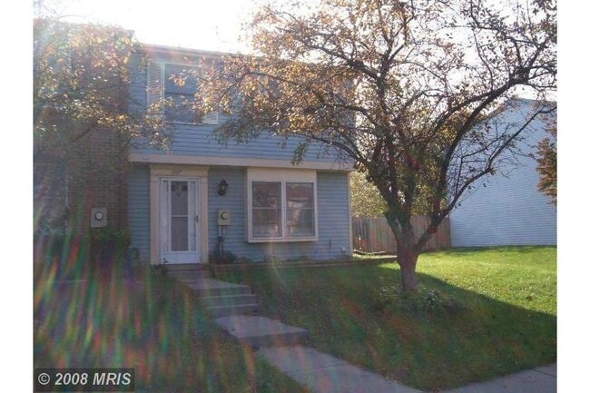 Building Photo - 207 Deervalley Dr