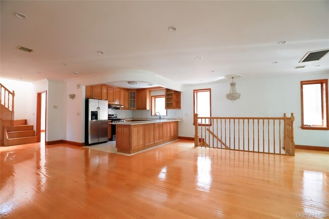 Photo - 69-73-73 185th St