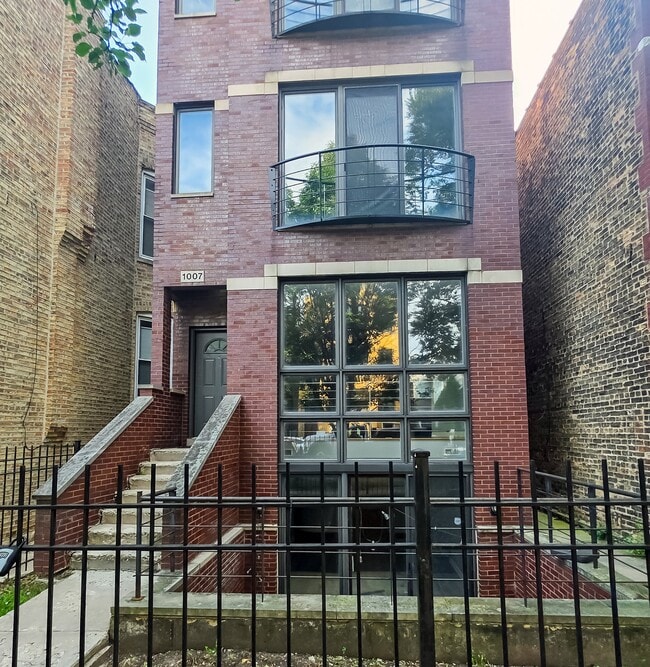 Building Photo - 1007 N Francisco Ave Unit 1